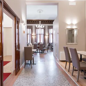 Palazzo Martinelli Dolfin 3*, Veneza Itália