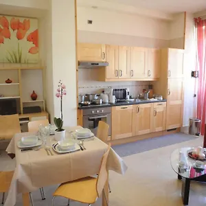 Lux 2*, Roma Itália