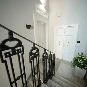 102 2*, Bari Itália